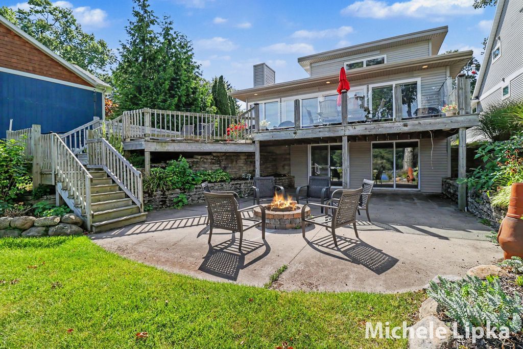 570 Bear Lake Road, North Muskegon city