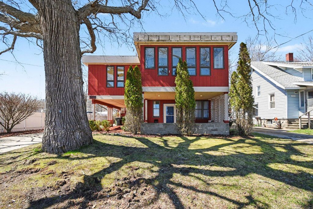 3135 Lakeshore Drive, Muskegon city