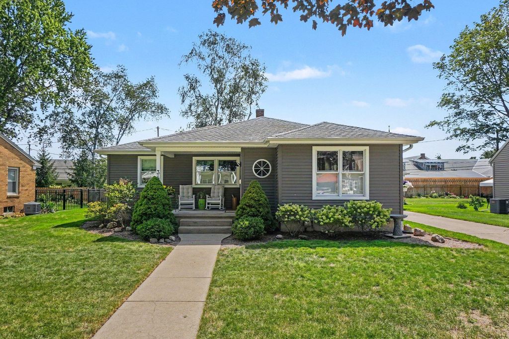 34 E 30th Street, Holland city