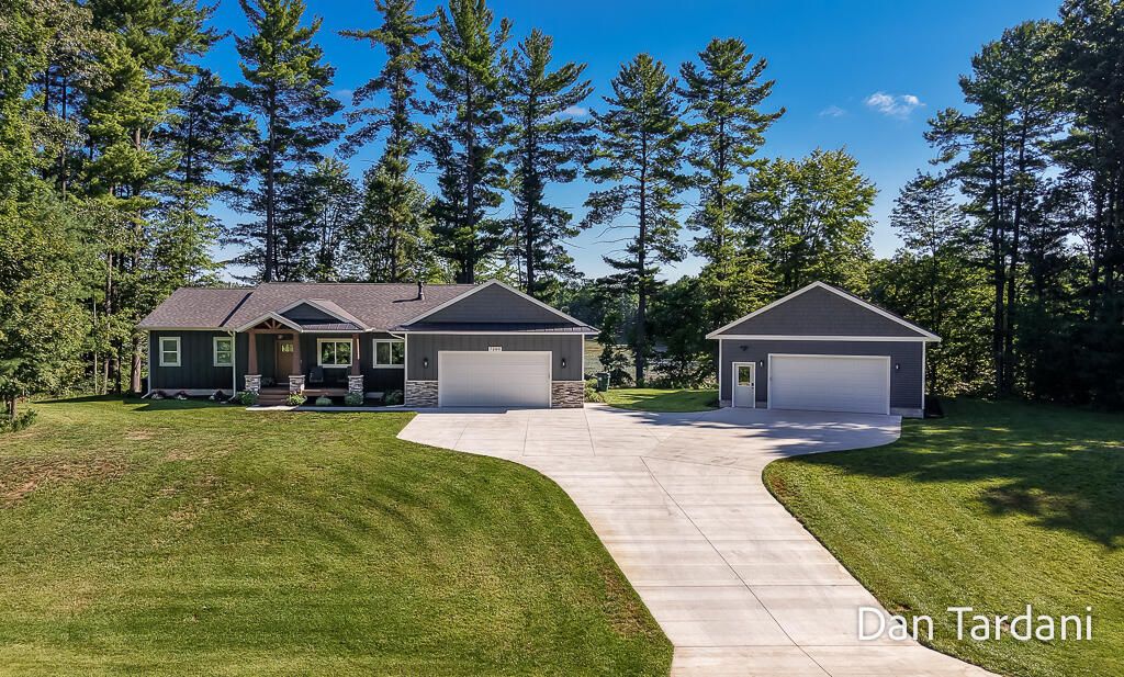 7260 Oakshore Drive, Holton township