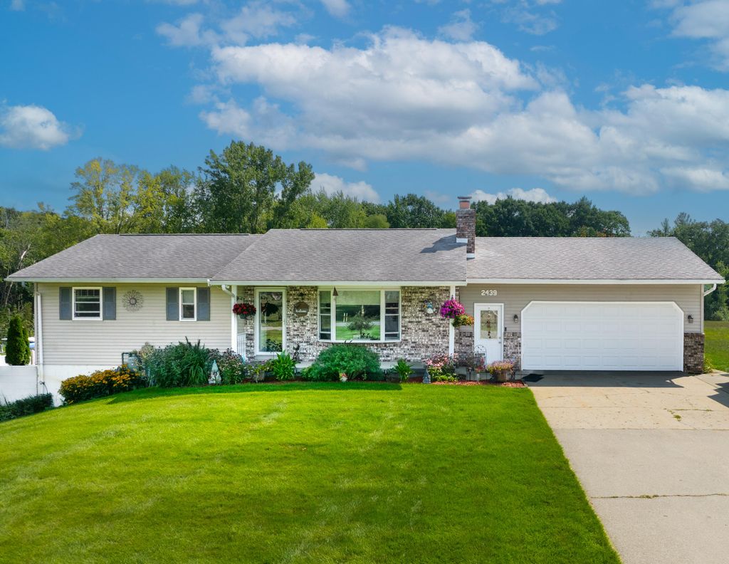 2439 W Lakewood Road, Fruitland township