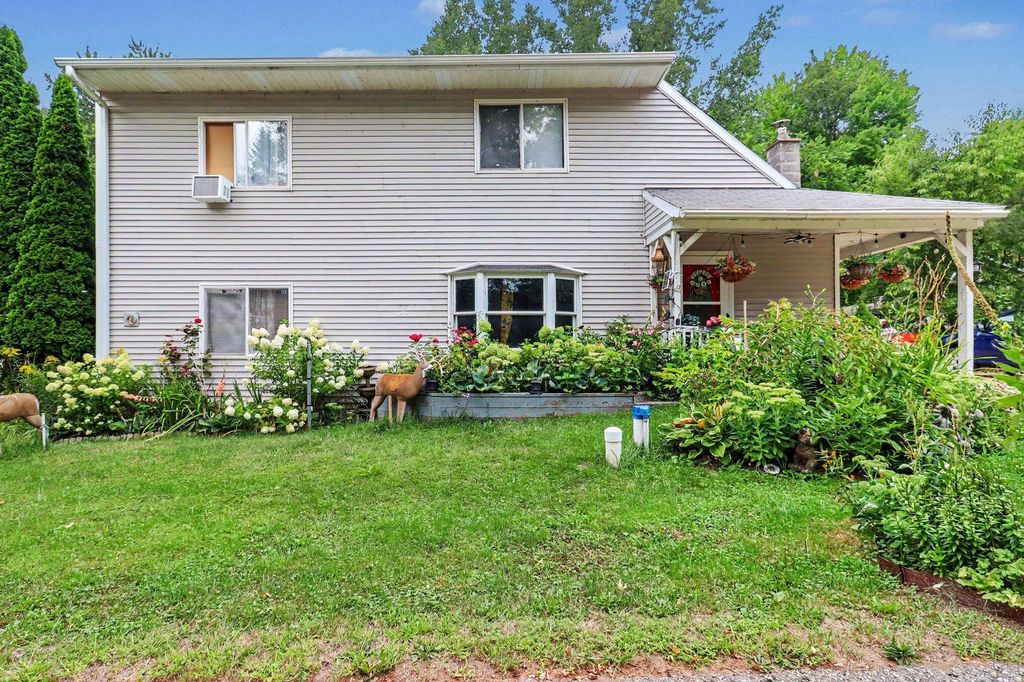 485 W Highland Street, White Cloud