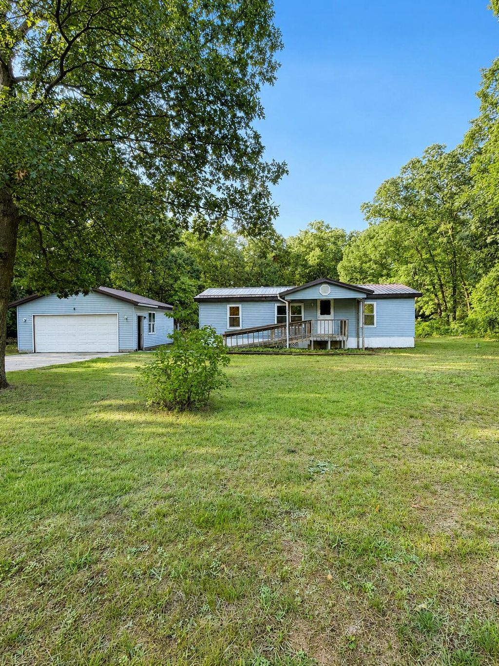 6637 White Road, Egelston township