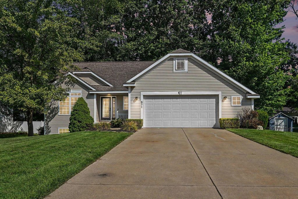 571 Pine Water Way, Holland charter township