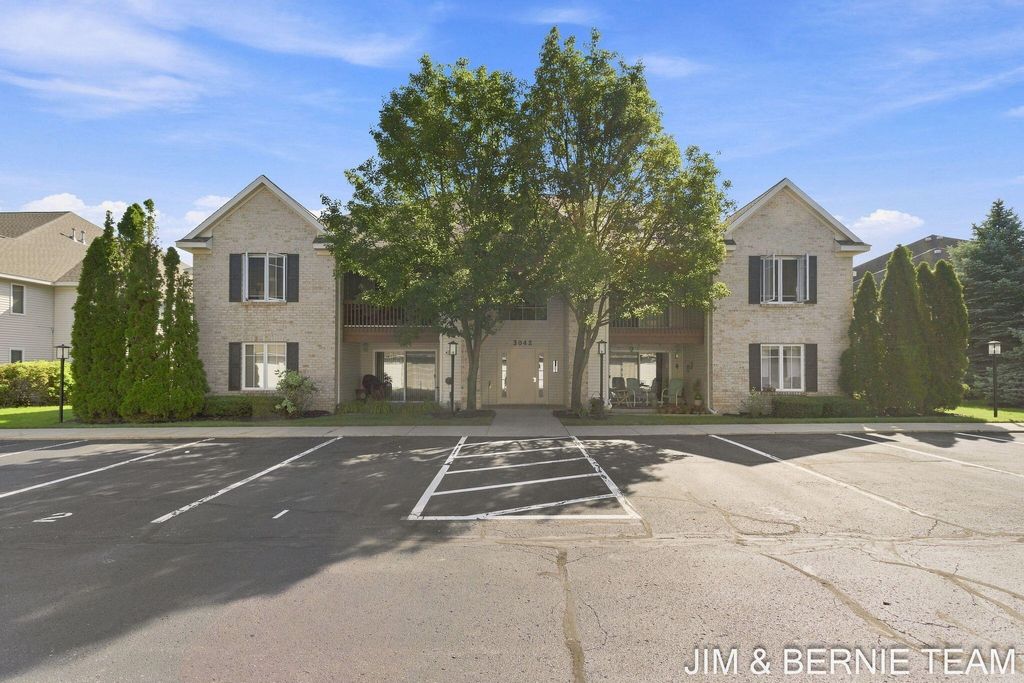 3042 W Crystal Waters Drive Unit: 6, Holland