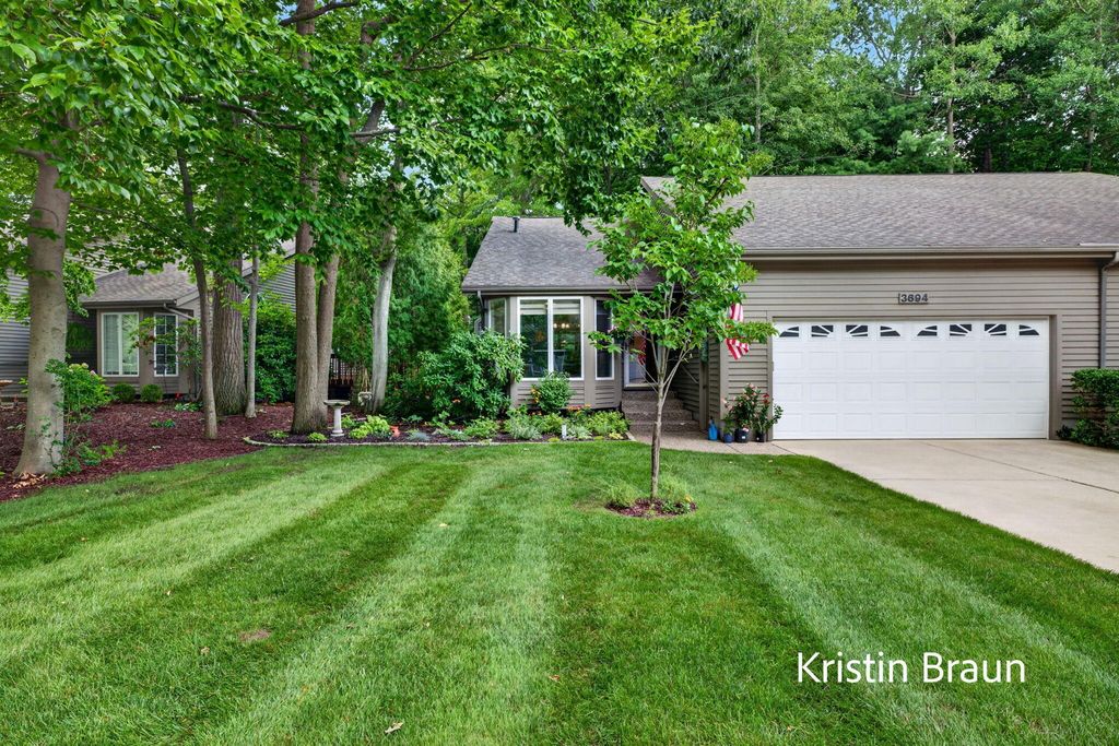 3694 Arborway Drive, Norton Shores