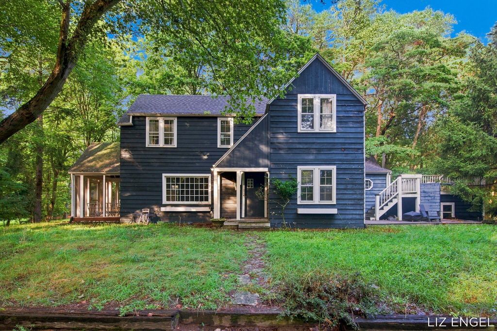 2309 Forest Trail Circle, Ganges township