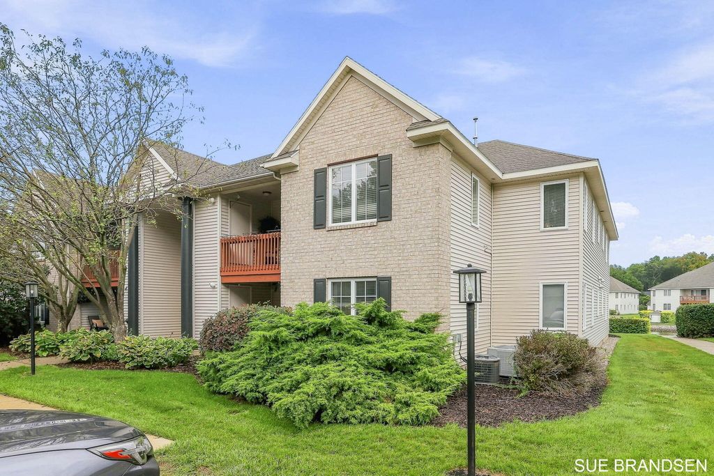 3122 W Crystal Waters Drive Unit: 8, Holland