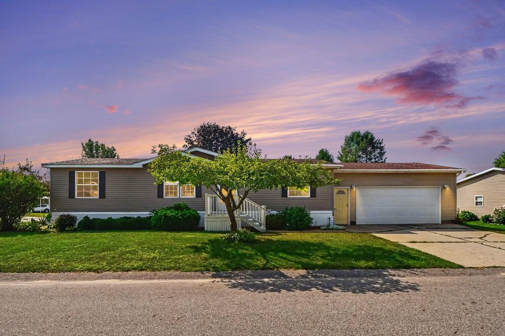 3524 Cloverfield Drive, Solon township