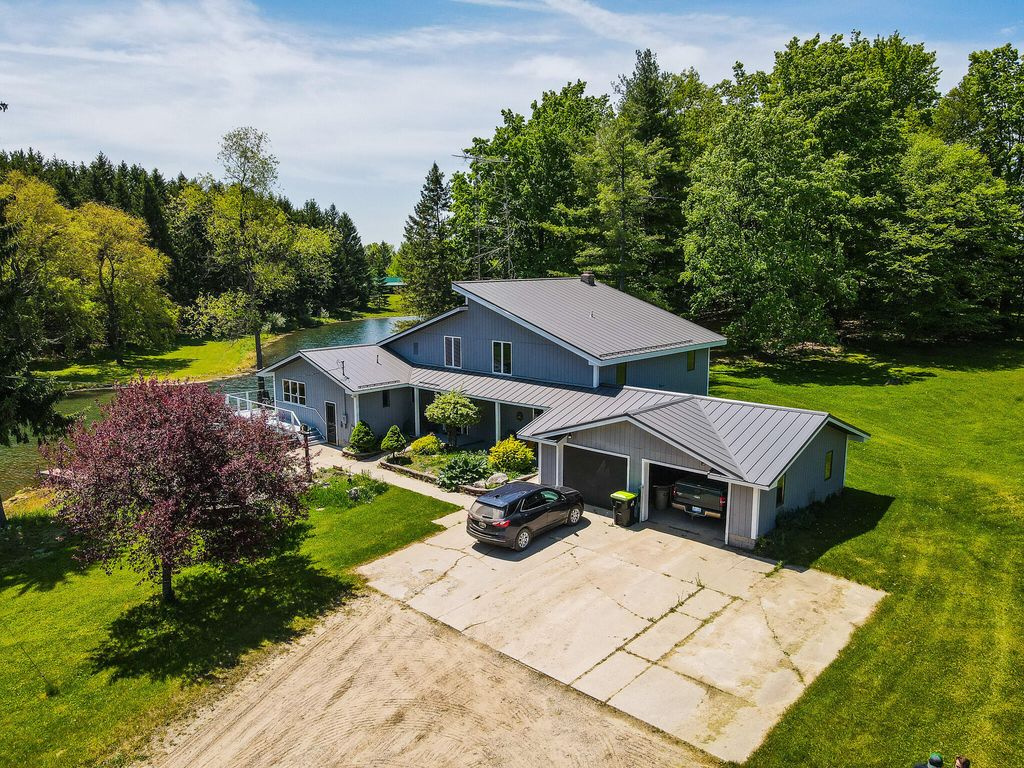 5260 N Hockaday Road, Butman township