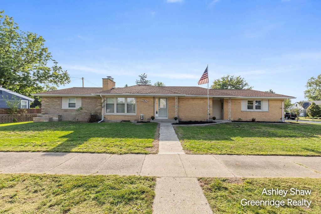 750 Pine Avenue, Holland city