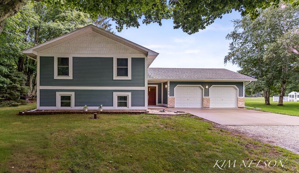 5280 Scenic Drive, Fruitland township