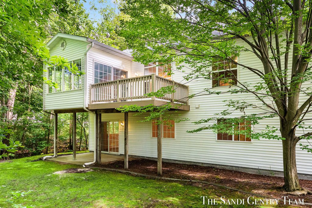 14892 Equestrian Lane, Spring Lake