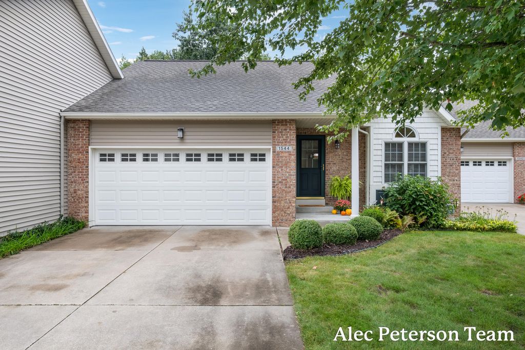 1544 Beechtree Commons, Grand Haven