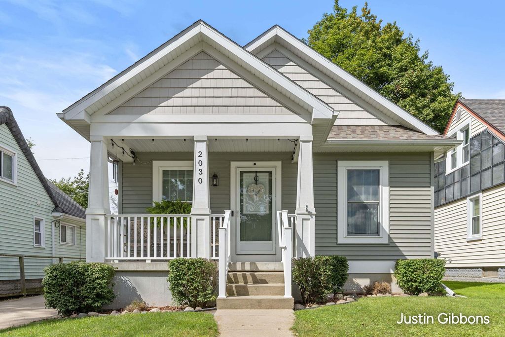 2030 Clifton Avenue, Lansing