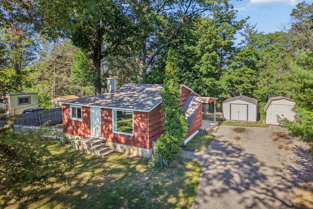 16849 Highland Avenue, Spring Lake