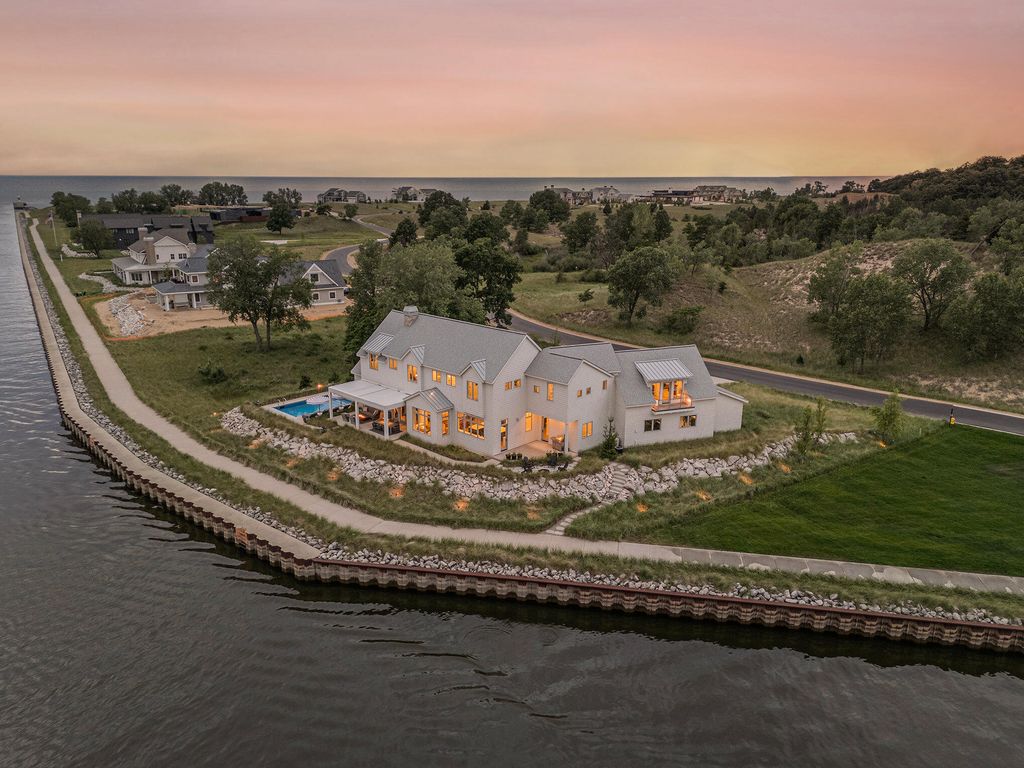6736 Saugatuck Beach Road, Saugatuck
