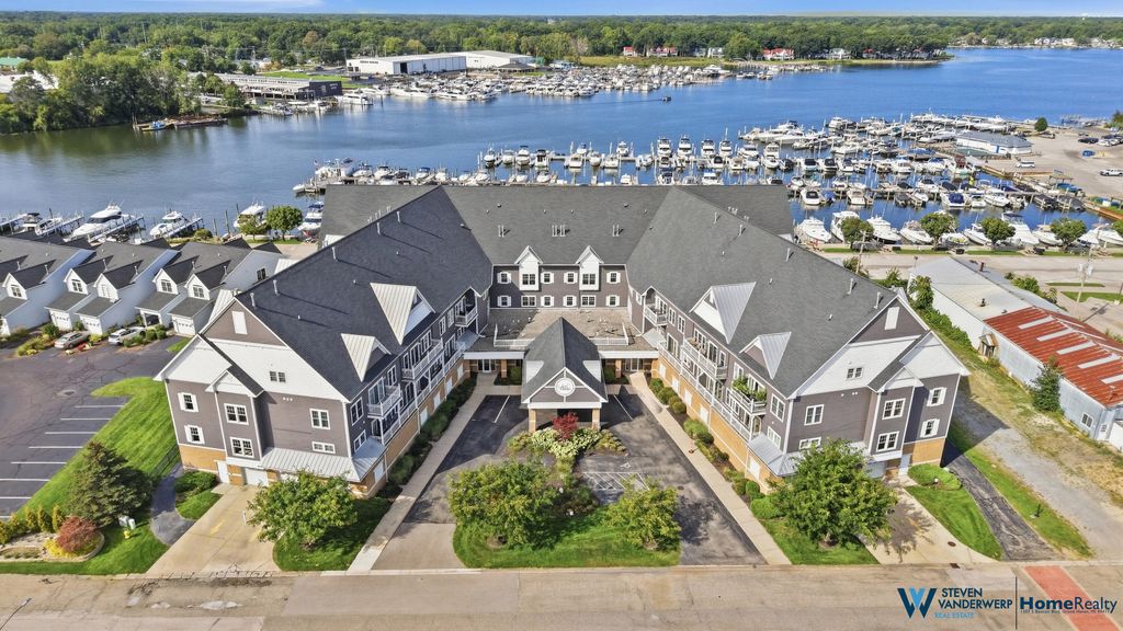 917 W Savidge Street Unit: 39, Spring Lake