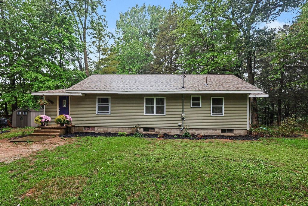 3792 E Pontaluna Road, Fruitport
