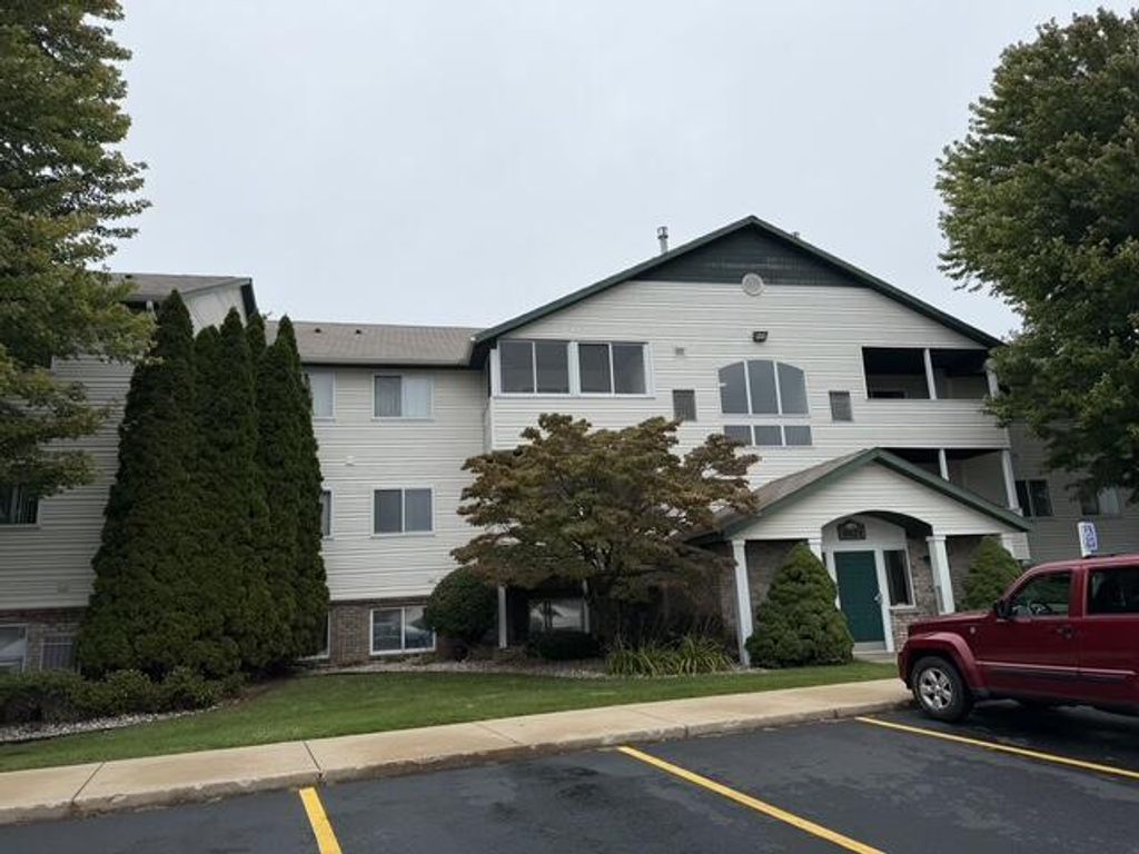 5821 Crosswinds Drive Unit: 31, Norton Shores