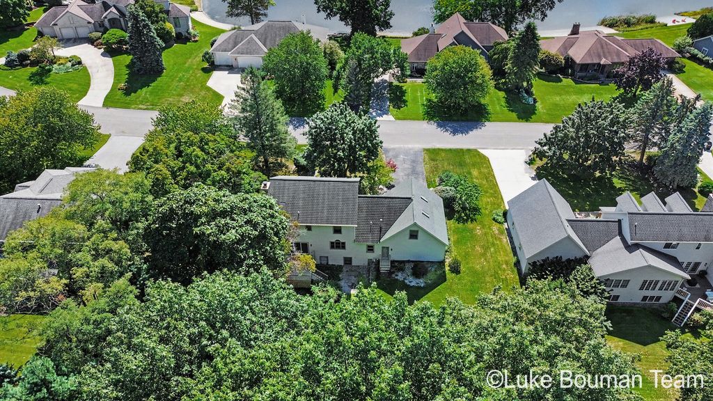 945 Bay Ridge Drive, Holland