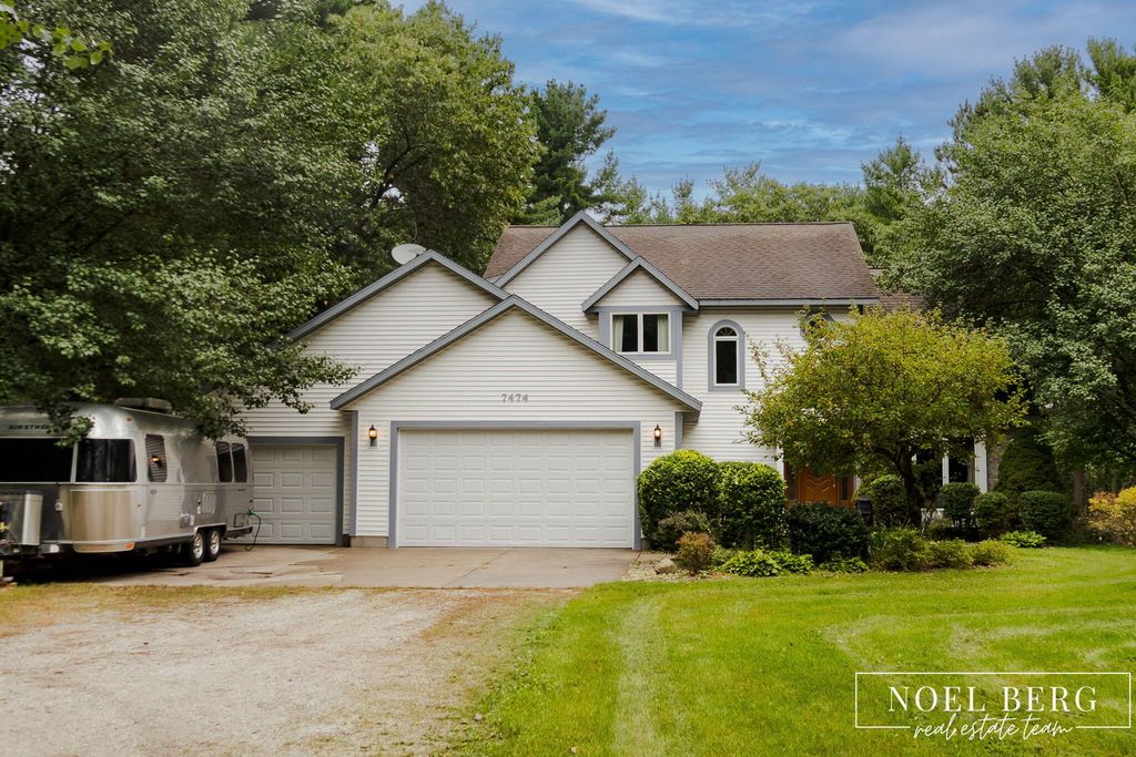 7474 Wiczer Drive, Whitehall