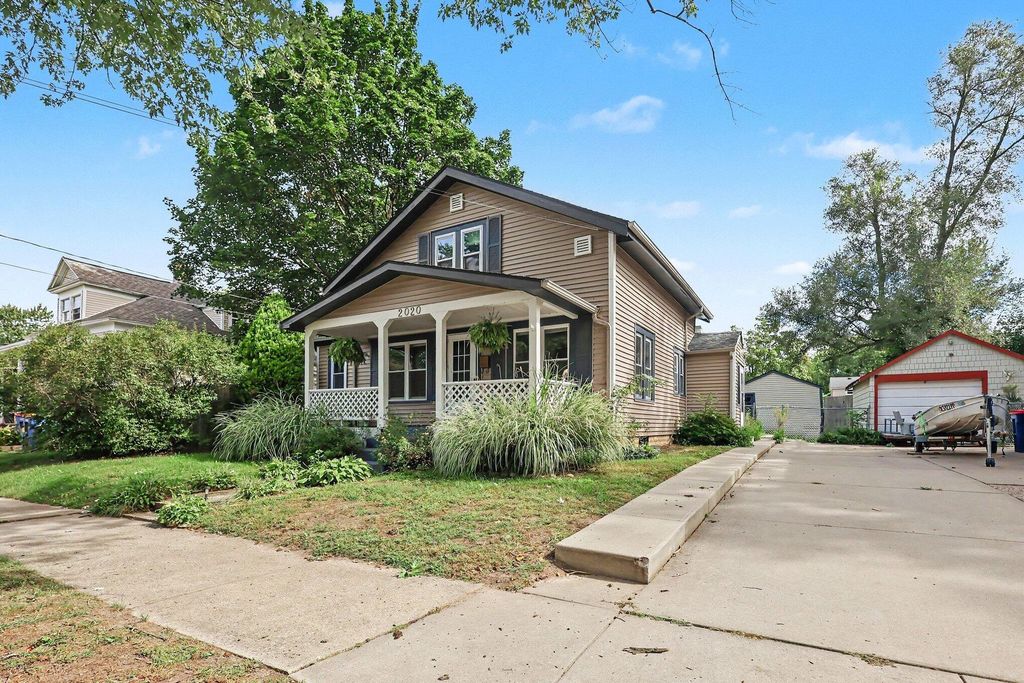 2020 Lafayette Avenue Ne, Grand Rapids