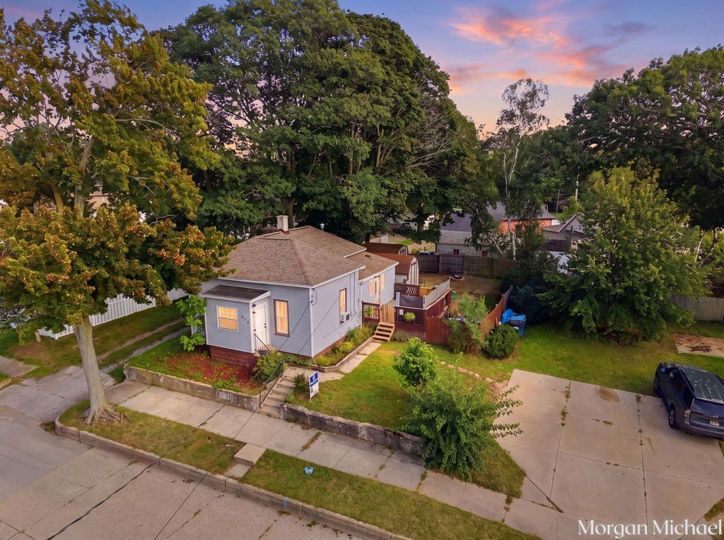 1457 Palmer Avenue, Muskegon