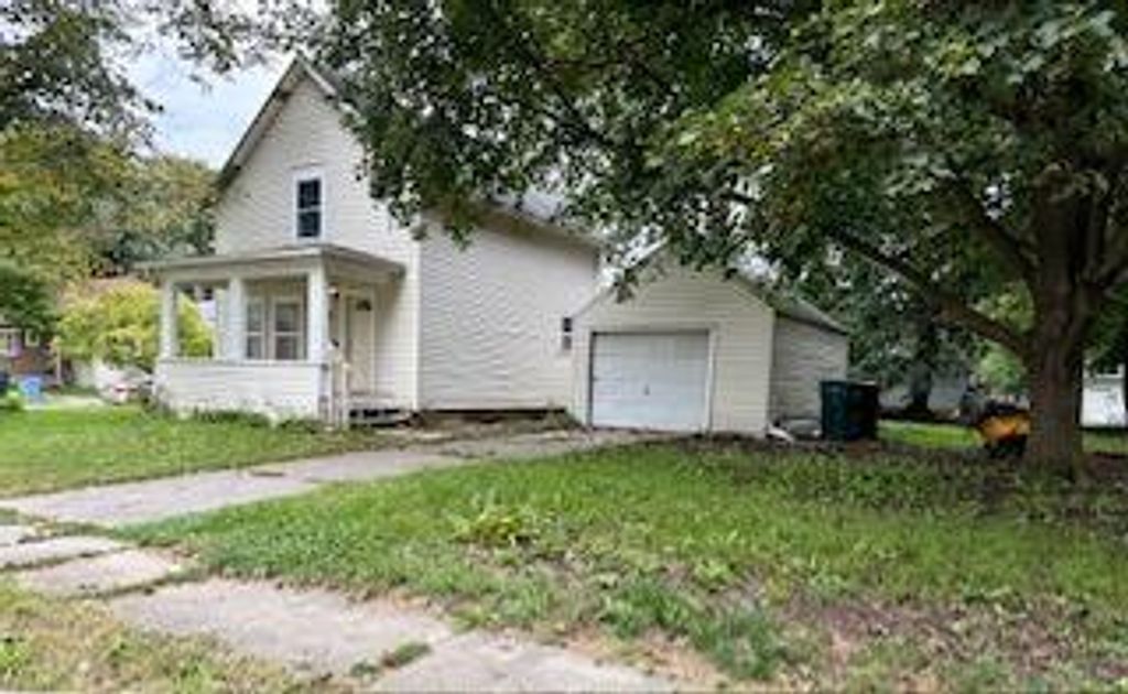 824 Cross Street, Lansing