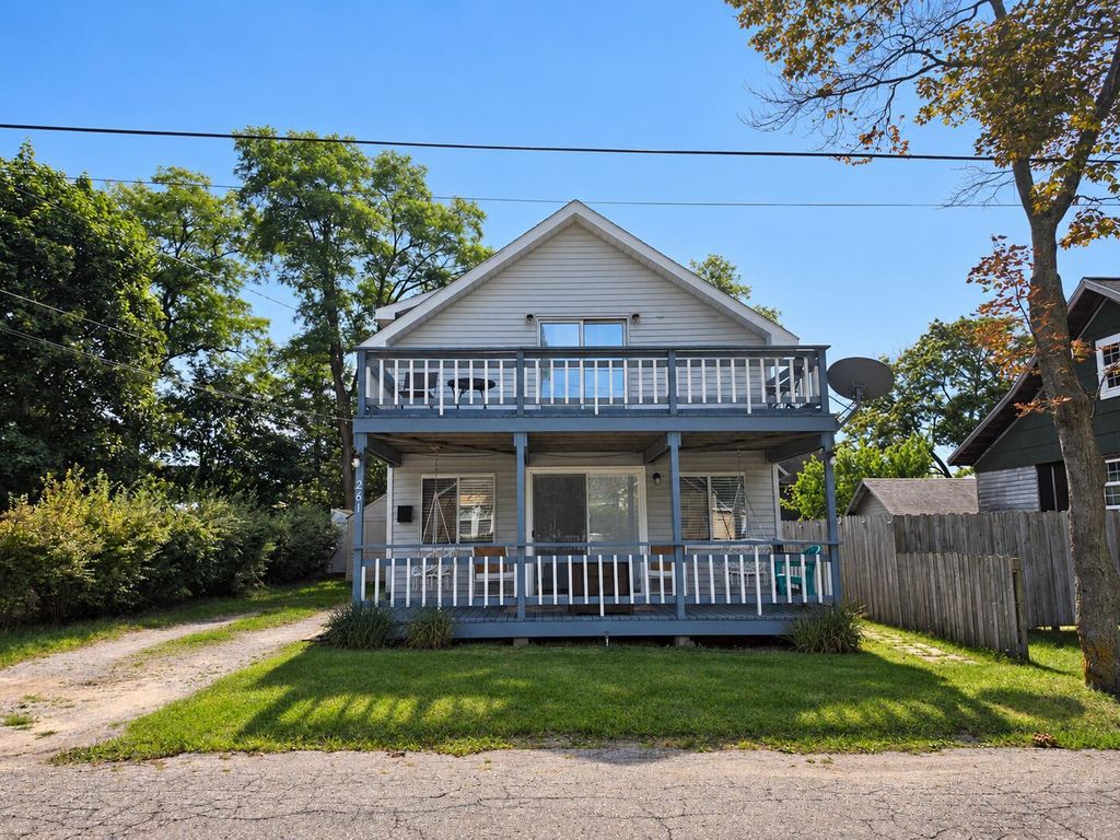 261 Hughes Street, Manistee