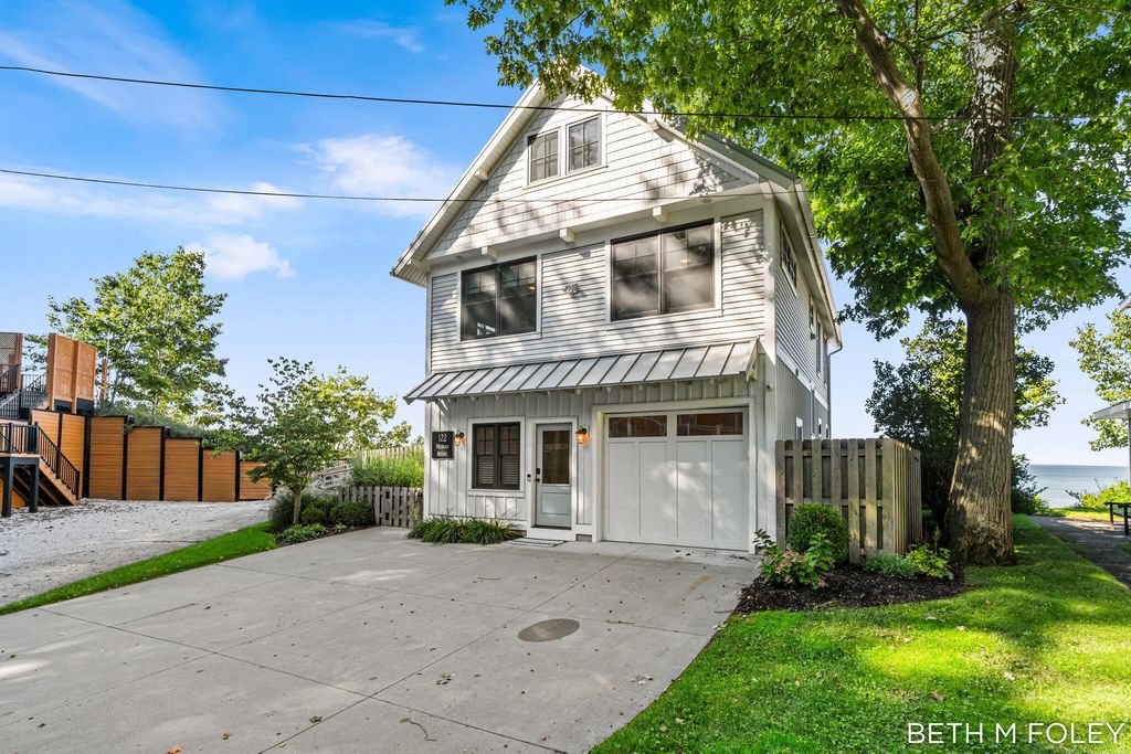 122 Michigan Avenue, Holland