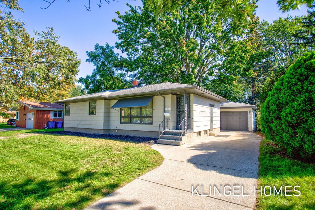 902 S Despelder Street, Grand Haven