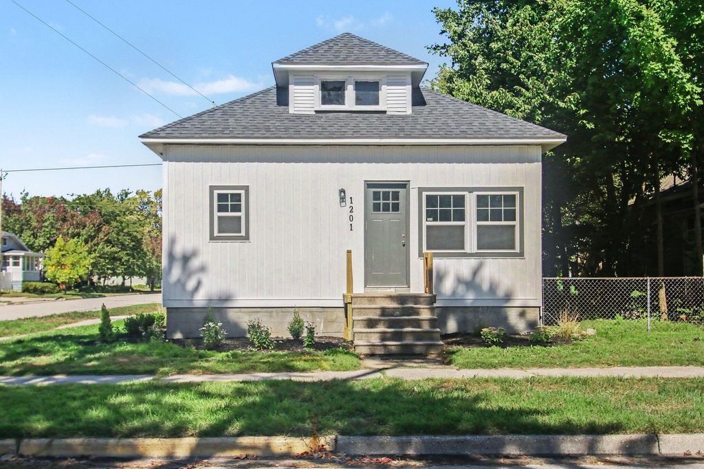 1201 Slayton Avenue, Grand Haven
