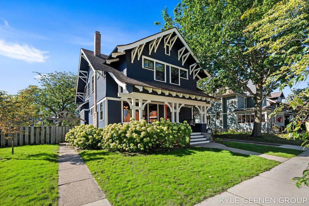 62 W 11th Street, Holland