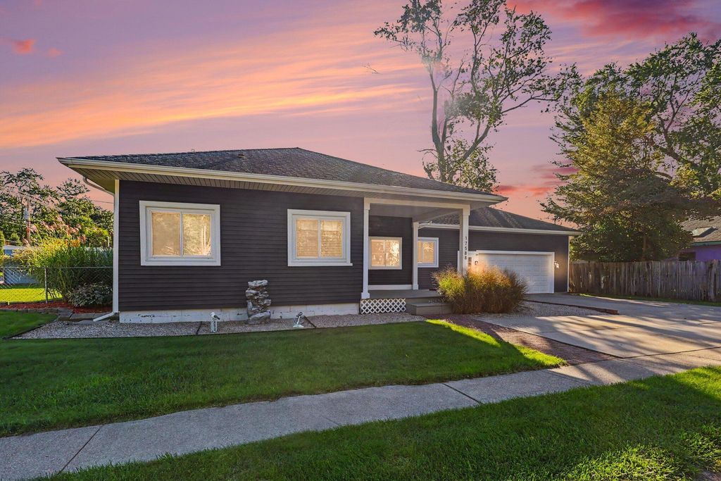 17588 Reenders Street, Spring Lake