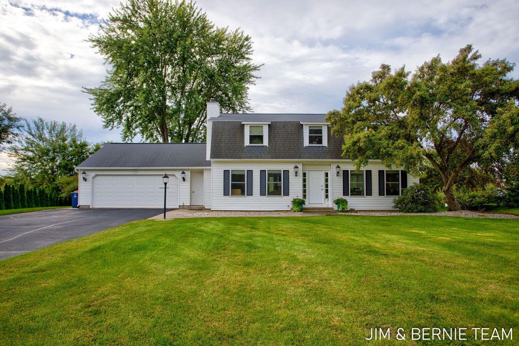 310 W 48th Street, Holland