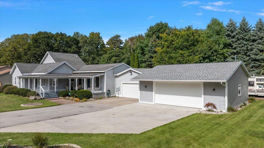422 Randall Road, Norton Shores