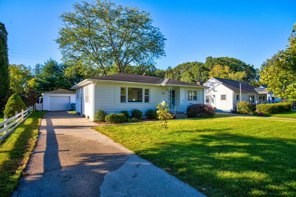 530 Fleser Court, Spring Lake