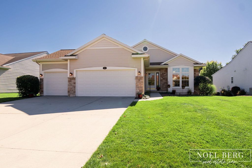 15 W Watershore Drive, Muskegon