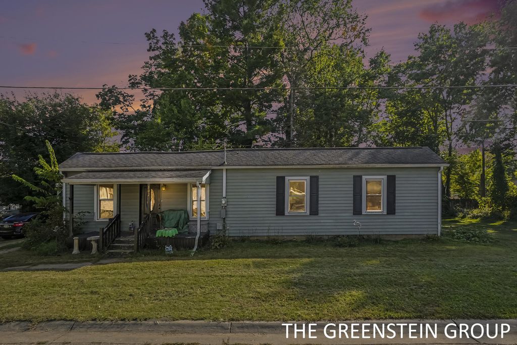 102 Della Court, Allegan