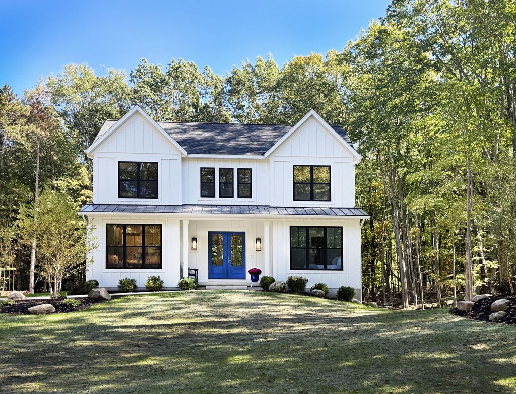 2329 Lakeshore Drive, Fennville