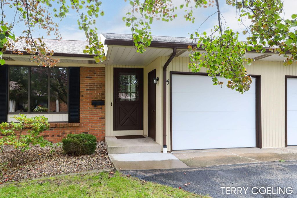 52 Old Mill Drive Unit: 5, Holland