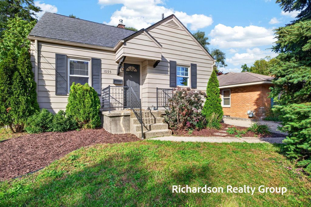 1055 Ne Crescent Street Ne, Grand Rapids