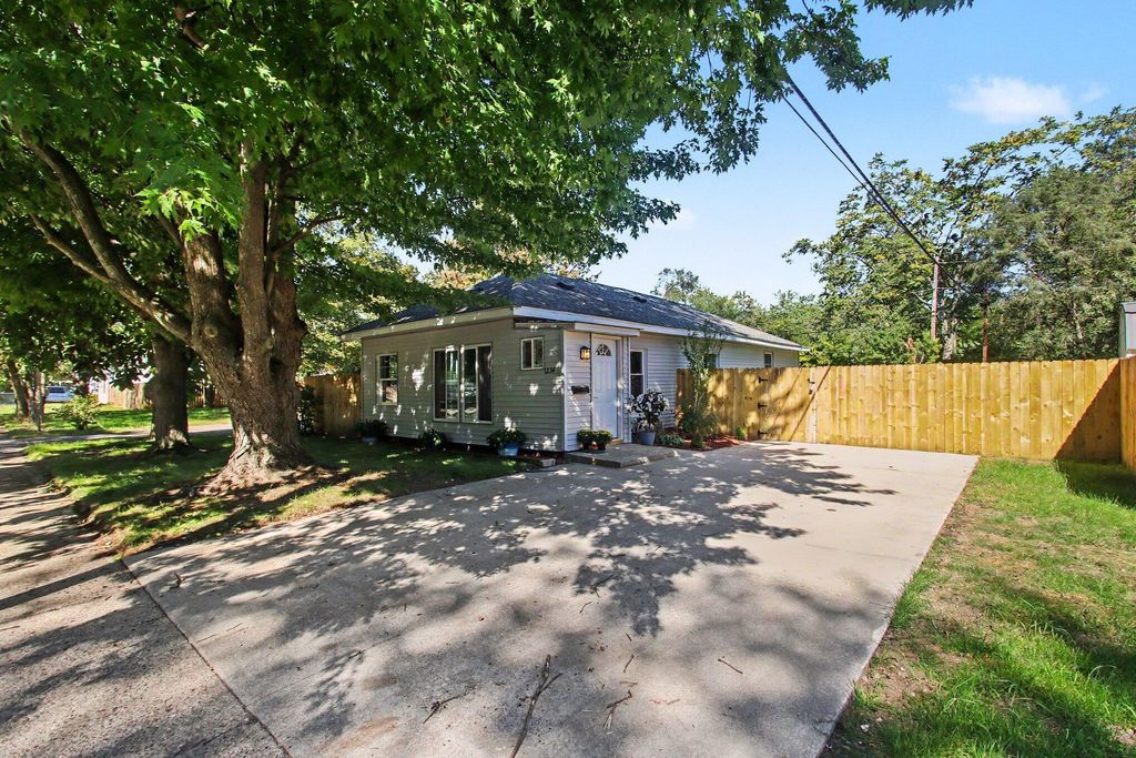 1234 Langeland Avenue, Muskegon