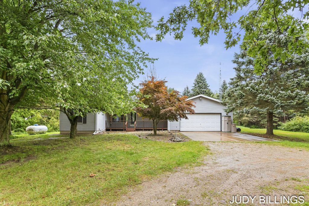 6675 120th Avenue, Fennville