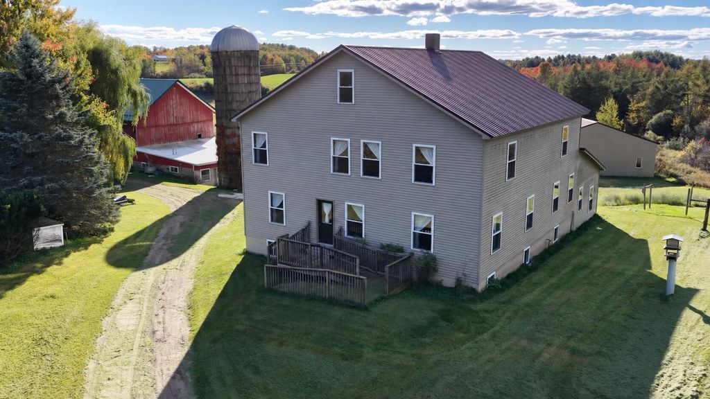 14213 180th Avenue, Leroy