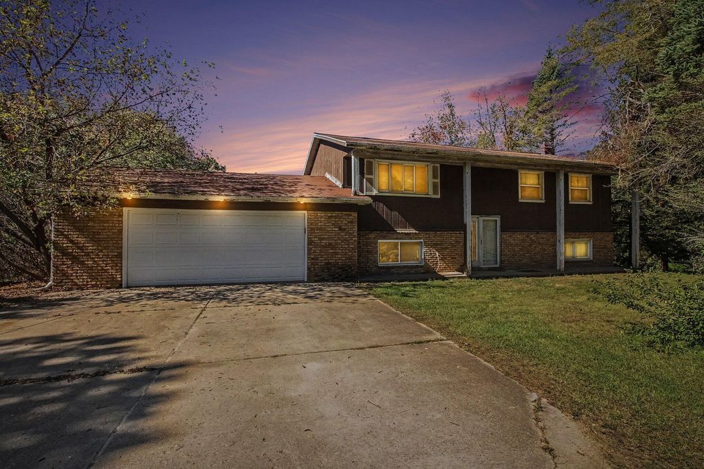 5490 Pingree Road, Howell