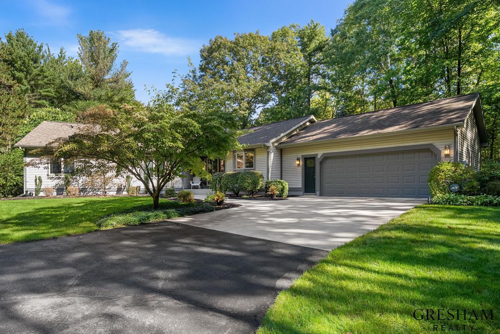 11374 Evert Court, West Olive