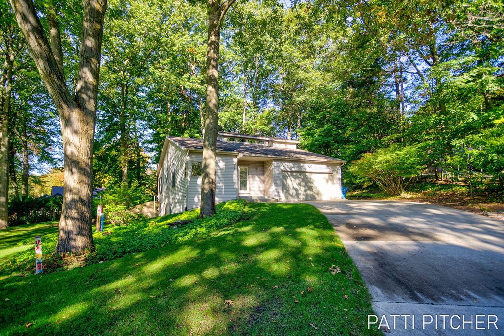 13582 Redbird Lane, Grand Haven