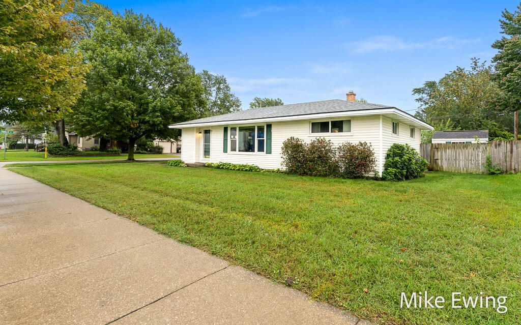 360 W 32nd Street, Holland